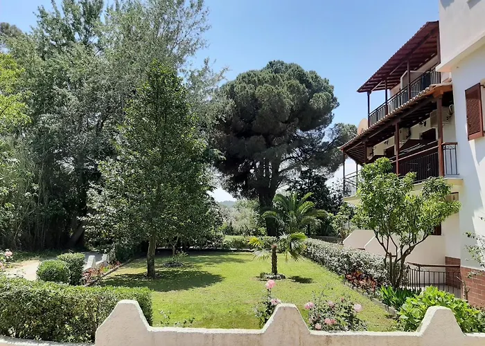 Sergios 4* Κουκουναριές