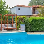 Sergios شقة فندقية 4*