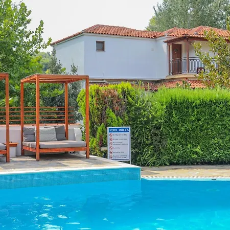 Sergios Aparthotel 4*