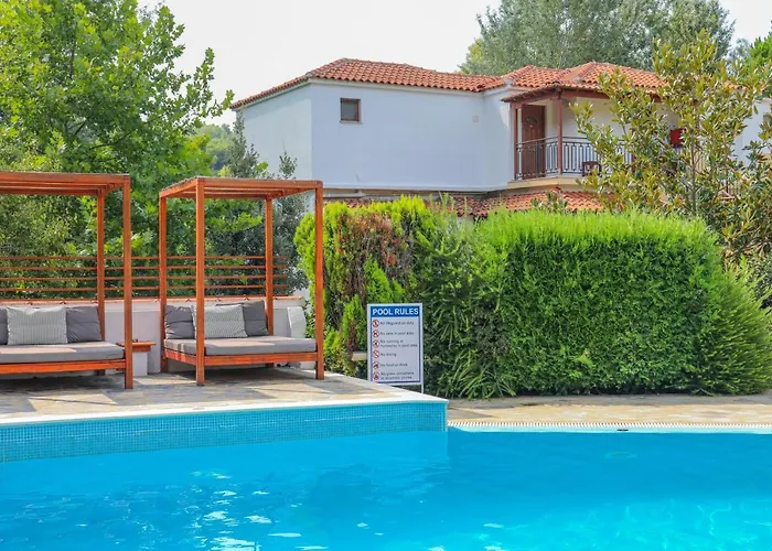 Sergios Aparthotel 4*